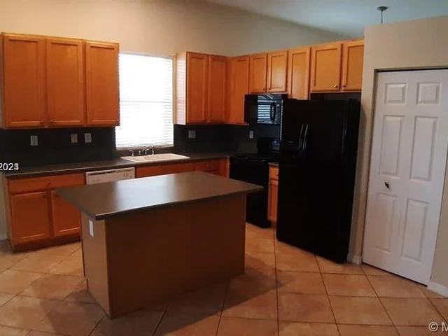 1315 NW 143rd Ave # 1315, Pembroke Pines FL 33028