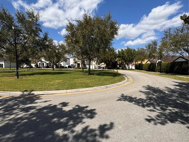 16934 sw SW 92nd St cir, Miami FL 33196