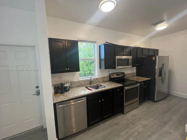 16934 sw SW 92nd St cir, Miami FL 33196