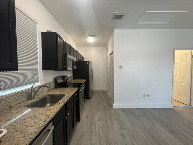 16934 sw SW 92nd St cir, Miami FL 33196