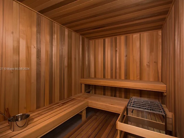 16934 sw SW 92nd St cir, Miami FL 33196