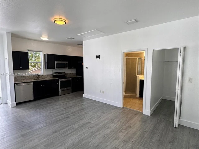 16934 sw SW 92nd St cir, Miami FL 33196