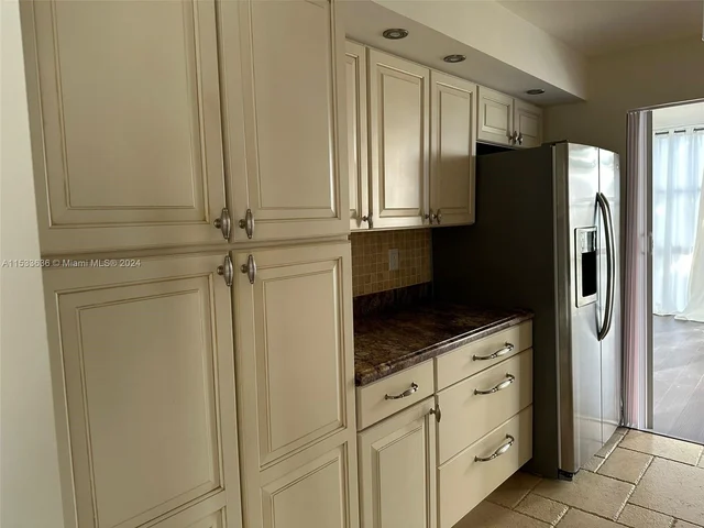 1000 Parkview Dr # 531, Hallandale Beach FL 33009