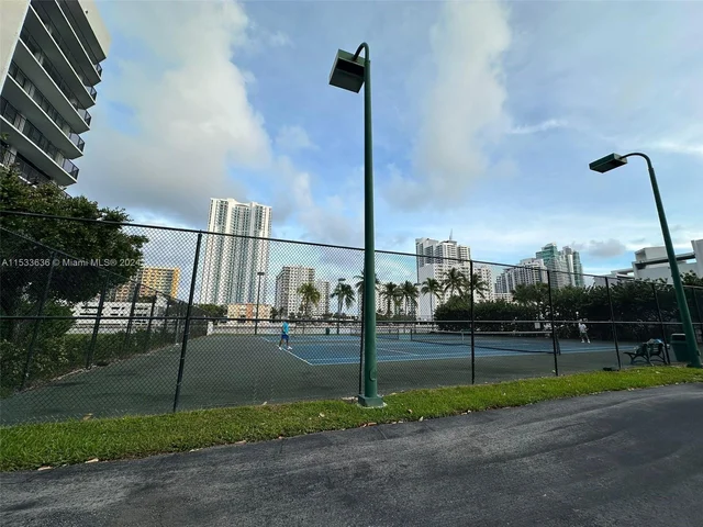 1000 Parkview Dr # 531, Hallandale Beach FL 33009