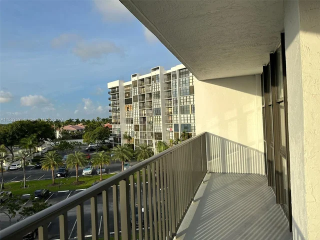 1000 Parkview Dr # 531, Hallandale Beach FL 33009