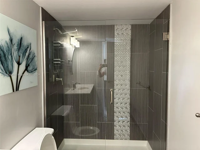 1000 Parkview Dr # 531, Hallandale Beach FL 33009