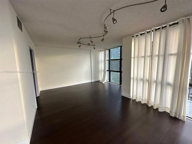 1000 Parkview Dr # 531, Hallandale Beach FL 33009