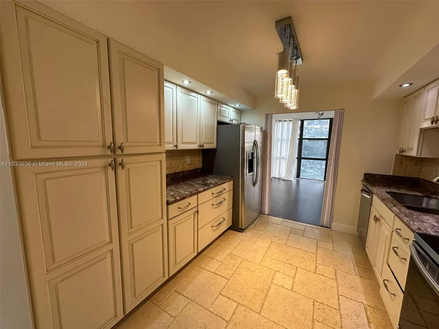 1000 Parkview Dr # 531, Hallandale Beach FL 33009