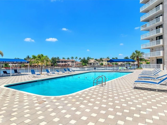 1600 S Ocean Dr, Hollywood FL 33019