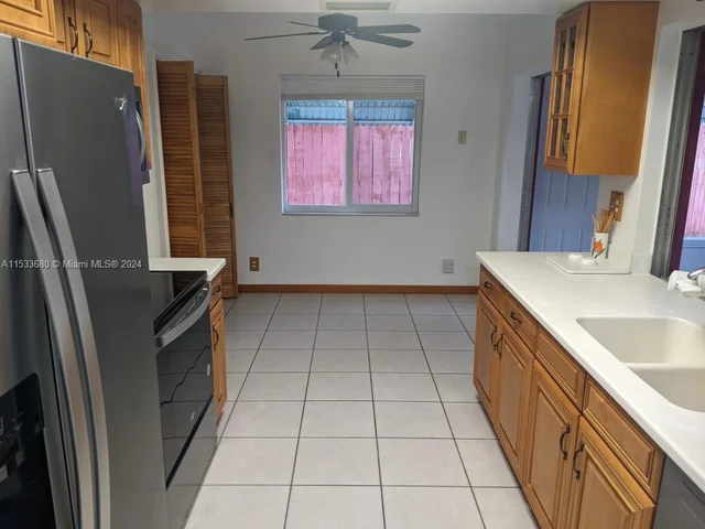 4460 NW 19th Ave, Oakland Park FL 33309