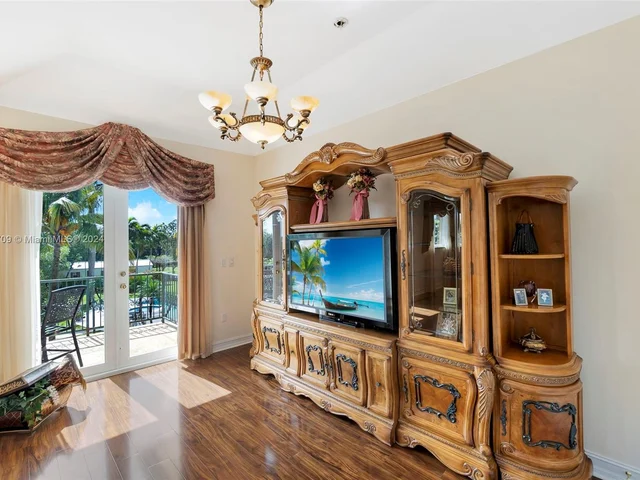 16990 SW 184th St, Miami FL 33187