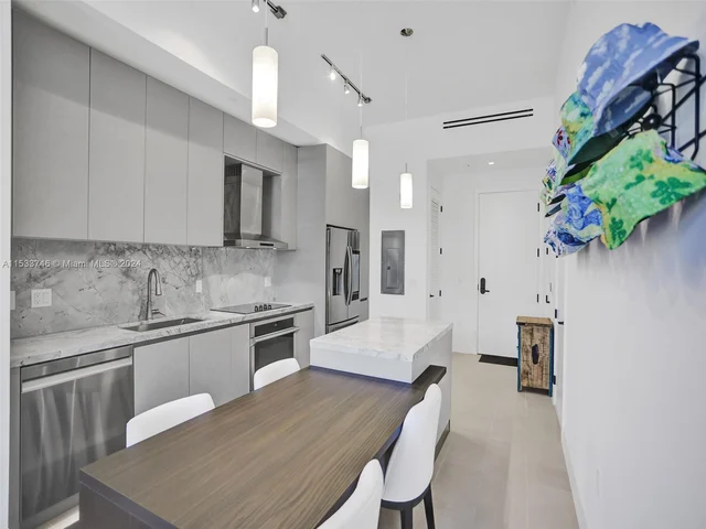 1030 15th St # 207, Miami Beach FL 33139