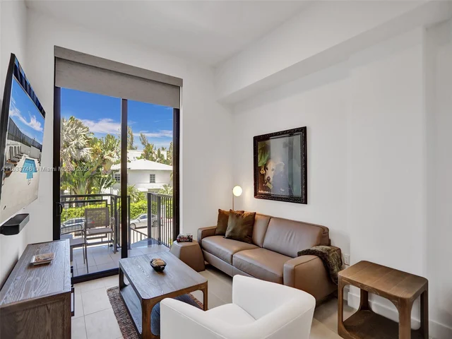 1030 15th St # 207, Miami Beach FL 33139