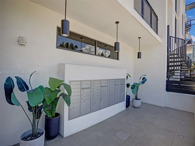 1030 15th St # 207, Miami Beach FL 33139