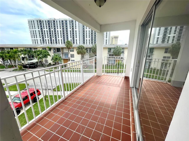 1631 NE 114th St # 301, Miami FL 33181