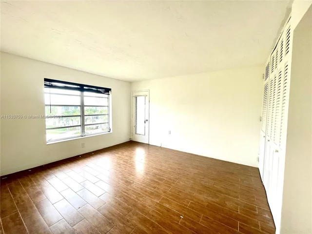 1631 NE 114th St # 301, Miami FL 33181