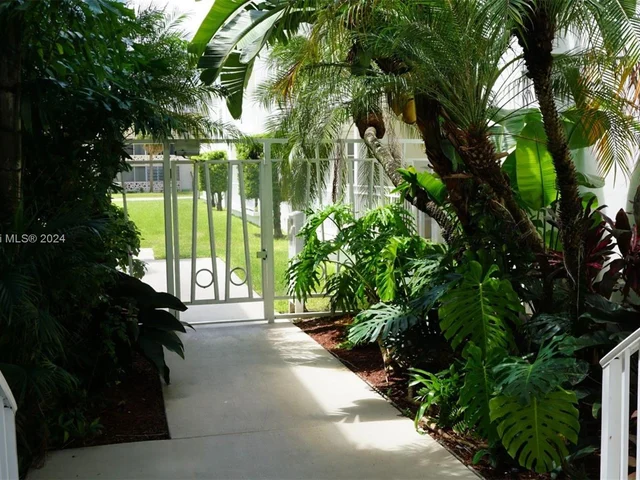 1631 NE 114th St # 301, Miami FL 33181