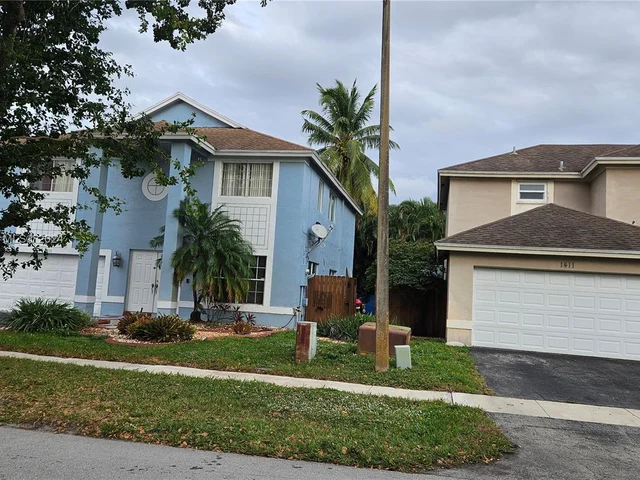 1401 SW 97th Ave, Pembroke Pines FL 33025