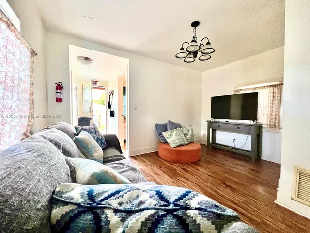 2220 Roosevelt St, Hollywood FL 33020