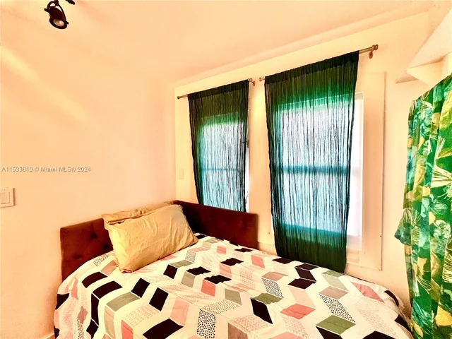 2220 Roosevelt St, Hollywood FL 33020