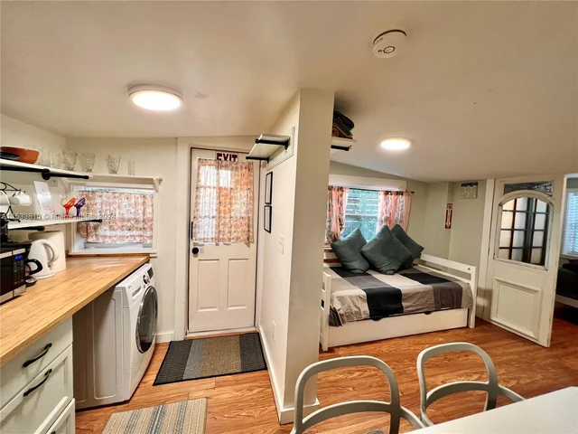 2220 Roosevelt St, Hollywood FL 33020