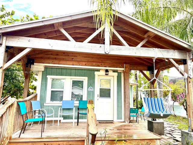 2220 Roosevelt St, Hollywood FL 33020