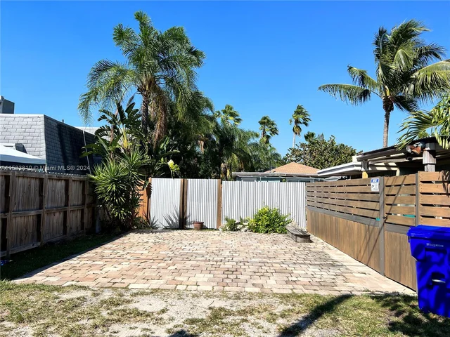 2220 Roosevelt St, Hollywood FL 33020