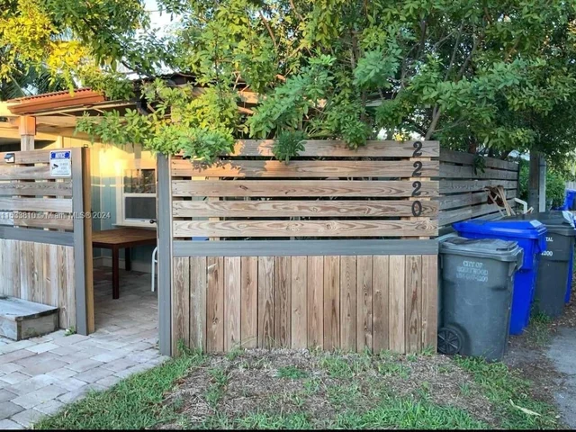 2220 Roosevelt St, Hollywood FL 33020