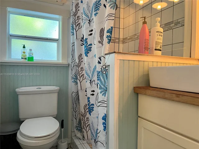 2220 Roosevelt St, Hollywood FL 33020