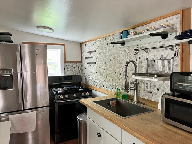 2220 Roosevelt St, Hollywood FL 33020