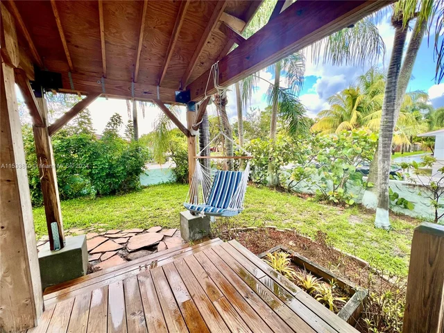 2220 Roosevelt St, Hollywood FL 33020