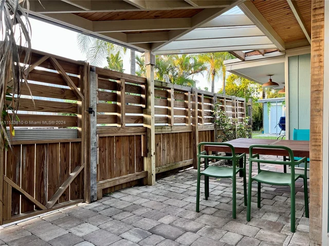 2220 Roosevelt St, Hollywood FL 33020