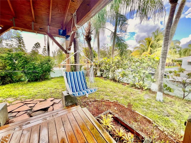 2220 Roosevelt St, Hollywood FL 33020