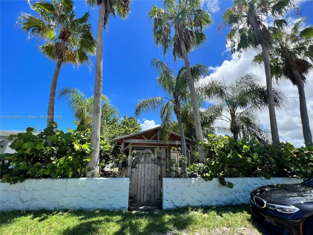 2220 Roosevelt St, Hollywood FL 33020