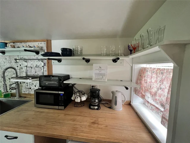 2220 Roosevelt St, Hollywood FL 33020