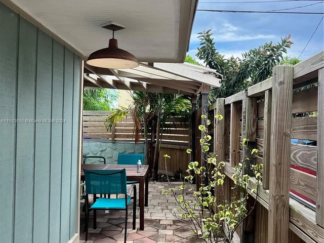 2220 Roosevelt St, Hollywood FL 33020