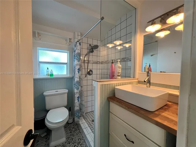 2220 Roosevelt St, Hollywood FL 33020