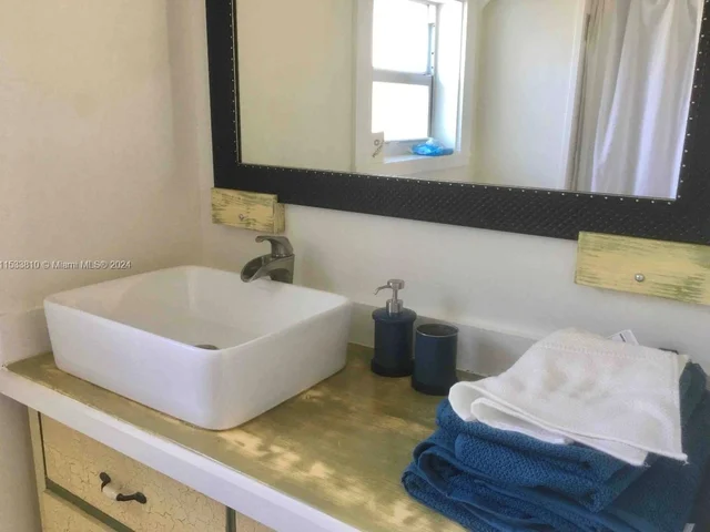 2220 Roosevelt St, Hollywood FL 33020