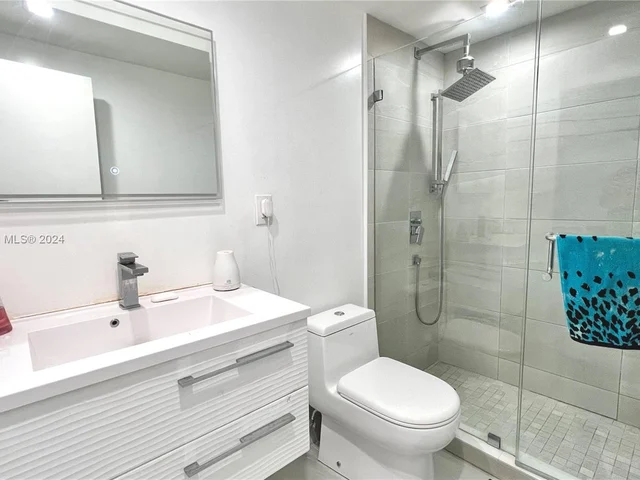 1965 S Ocean Dr # 6C, Hallandale Beach FL 33009