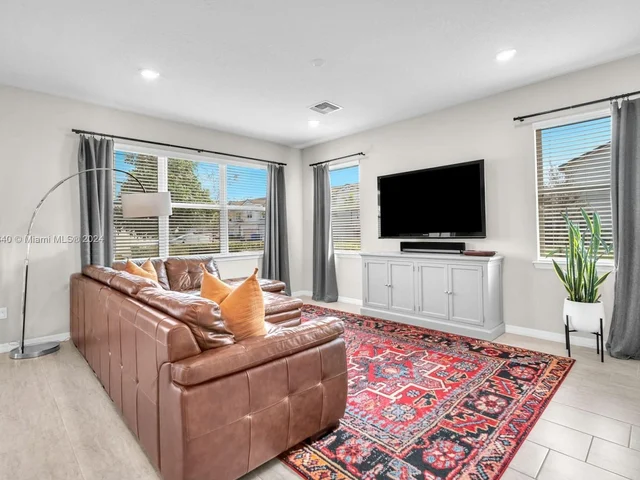 5103 Eucalyptus Dr, Hollywood FL 33021