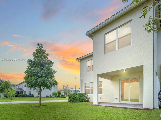 5103 Eucalyptus Dr, Hollywood FL 33021