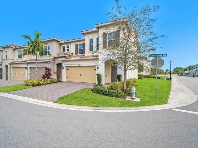 5103 Eucalyptus Dr, Hollywood FL 33021