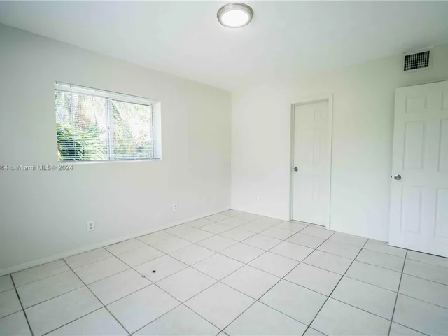 666 NE 80th St # 6, Miami FL 33138