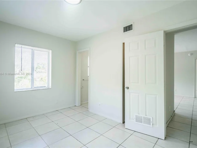 666 NE 80th St # 6, Miami FL 33138