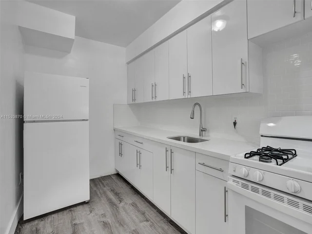 4172 Chase Ave # 12, Miami Beach FL 33140