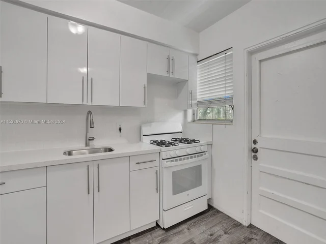 4172 Chase Ave # 12, Miami Beach FL 33140