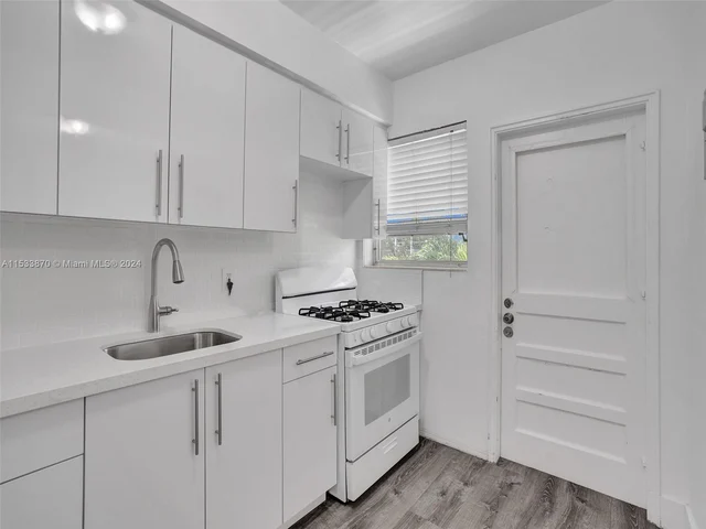 4172 Chase Ave # 12, Miami Beach FL 33140