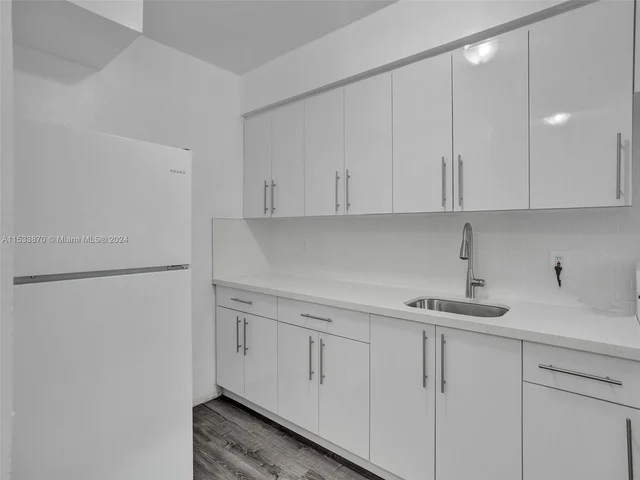 4172 Chase Ave # 12, Miami Beach FL 33140