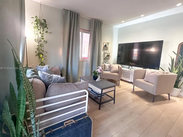 540 SW 8th Ct, Miami FL 33130