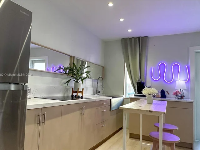 540 SW 8th Ct, Miami FL 33130